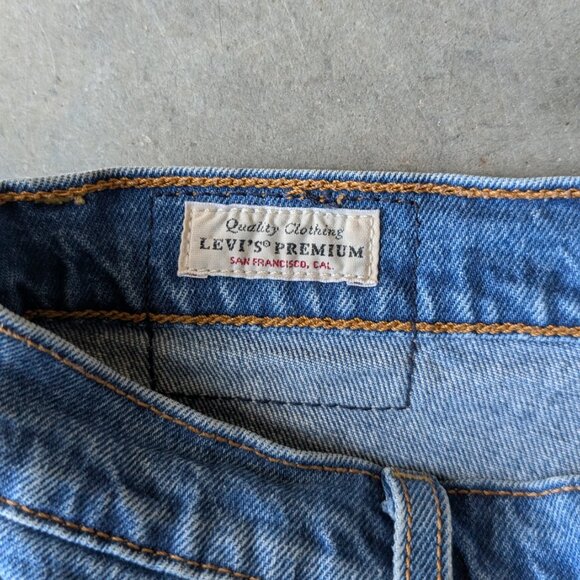 Levi's Blue Denim High Rise Distressed Ribcage Short size 30 - Picture 6 of 9